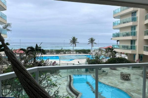 Apartamento frente mar e piscina
